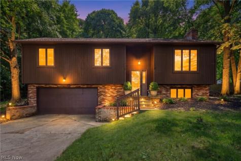 21 W Howe Road Tallmadge OH 44278