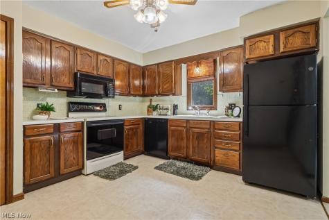 21 W Howe Road Tallmadge OH 44278