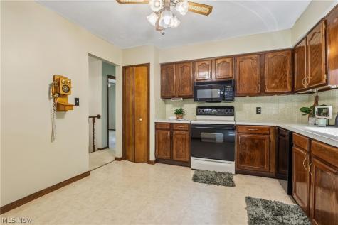 21 W Howe Road Tallmadge OH 44278