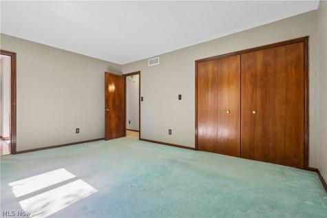 21 W Howe Road Tallmadge OH 44278