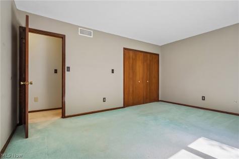21 W Howe Road Tallmadge OH 44278