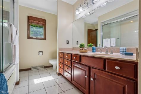 21 W Howe Road Tallmadge OH 44278