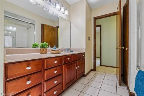 21 W Howe Road Tallmadge OH 44278