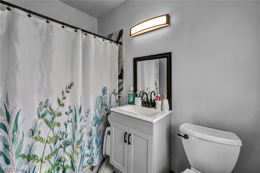 10803 Grantwood Avenue Cleveland OH 44108
