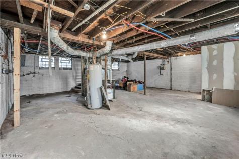 10803 Grantwood Avenue Cleveland OH 44108