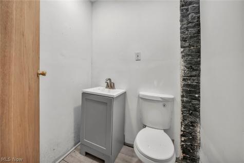 10803 Grantwood Avenue Cleveland OH 44108