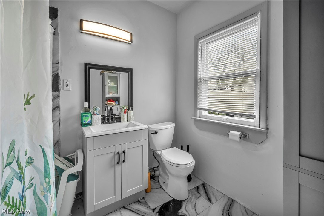 10803 Grantwood Avenue Cleveland OH 44108