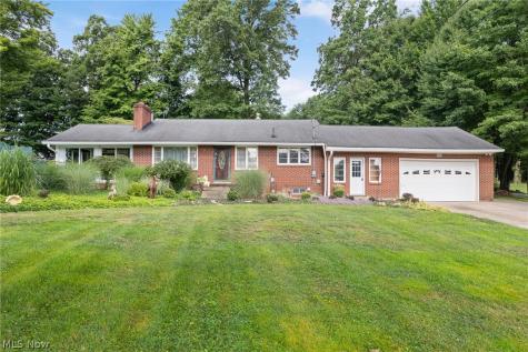 4290 Woodedge Boulevard New Franklin OH 44319
