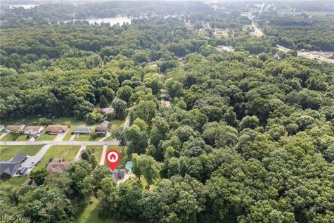 4290 Woodedge Boulevard New Franklin OH 44319