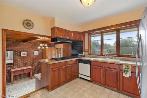 4290 Woodedge Boulevard New Franklin OH 44319