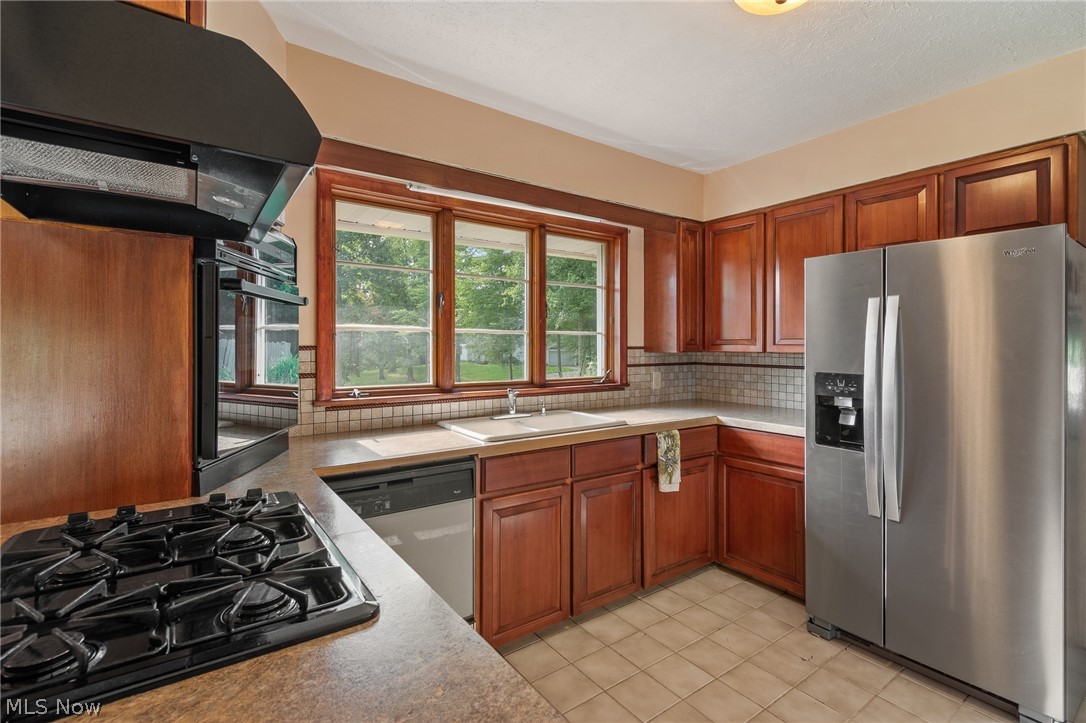 4290 Woodedge Boulevard New Franklin OH 44319