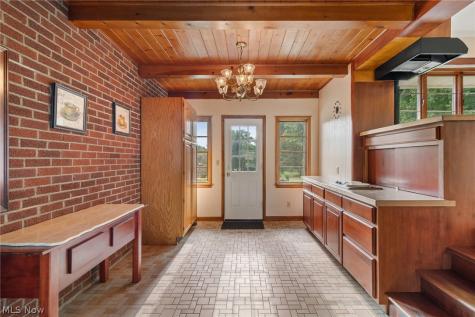 4290 Woodedge Boulevard New Franklin OH 44319