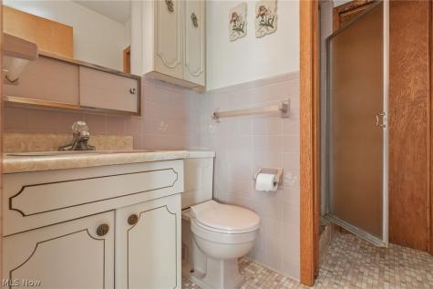 4290 Woodedge Boulevard New Franklin OH 44319