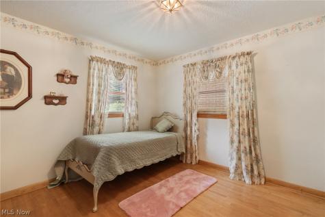 4290 Woodedge Boulevard New Franklin OH 44319