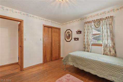 4290 Woodedge Boulevard New Franklin OH 44319