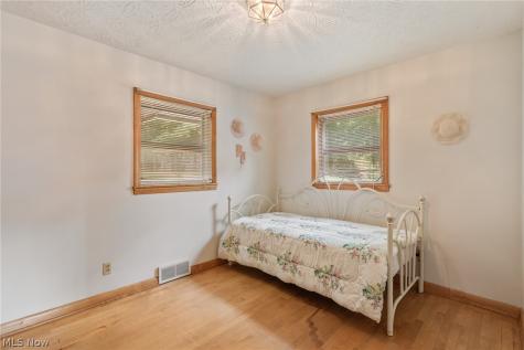 4290 Woodedge Boulevard New Franklin OH 44319
