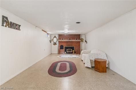 4290 Woodedge Boulevard New Franklin OH 44319