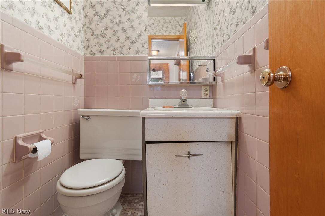 4290 Woodedge Boulevard New Franklin OH 44319