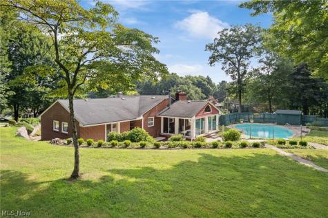 4290 Woodedge Boulevard New Franklin OH 44319
