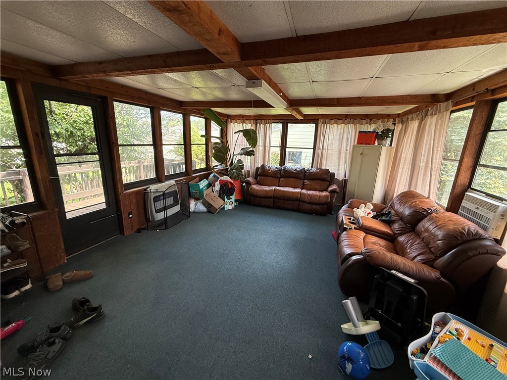 1033 Eastport Avenue Uhrichsville OH 44683