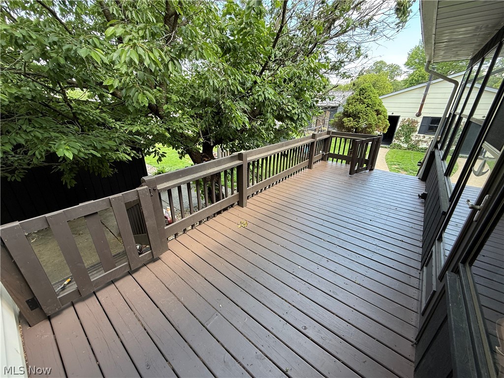 1033 Eastport Avenue Uhrichsville OH 44683