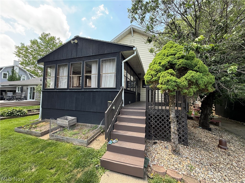 1033 Eastport Avenue Uhrichsville OH 44683