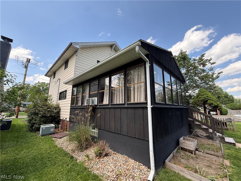 1033 Eastport Avenue Uhrichsville OH 44683