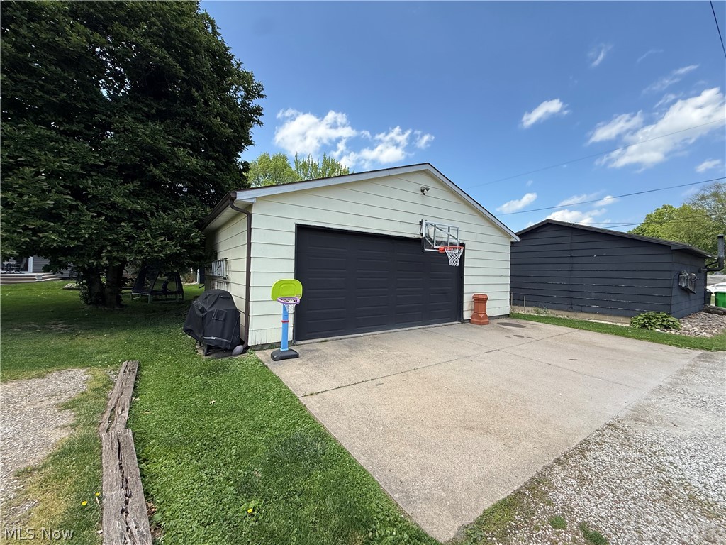 1033 Eastport Avenue Uhrichsville OH 44683