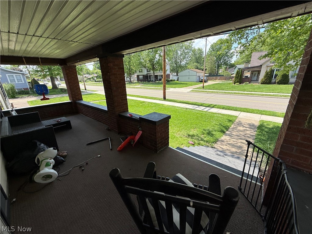 1033 Eastport Avenue Uhrichsville OH 44683
