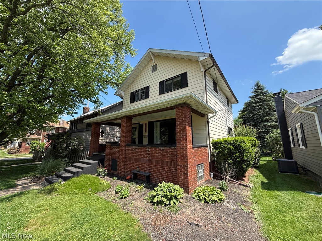 1033 Eastport Avenue Uhrichsville OH 44683