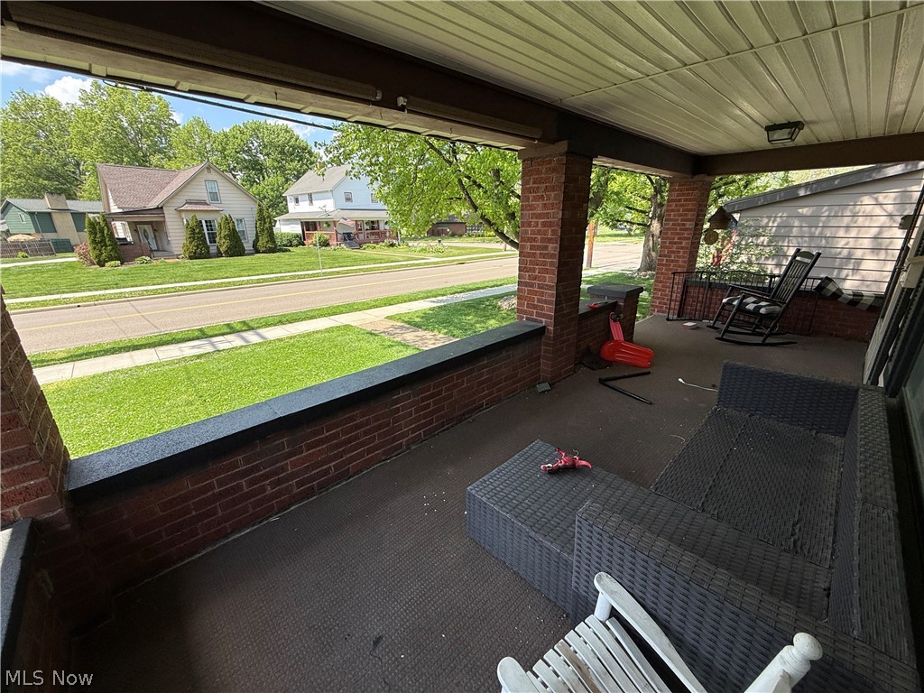 1033 Eastport Avenue Uhrichsville OH 44683
