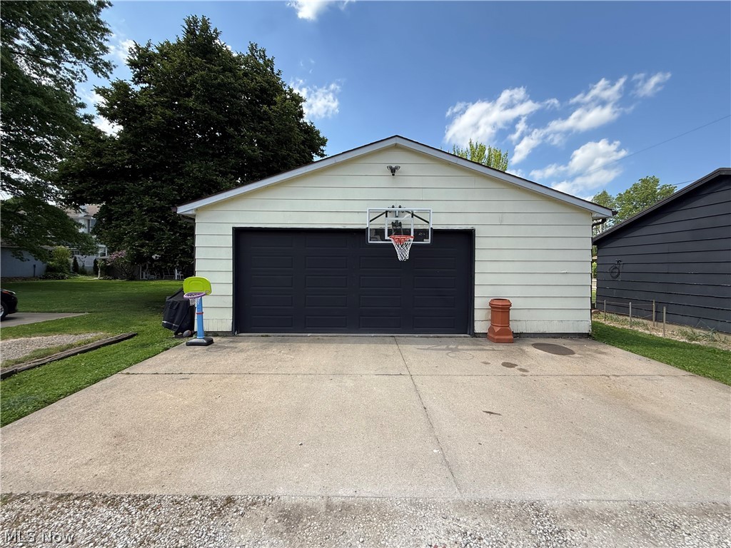 1033 Eastport Avenue Uhrichsville OH 44683