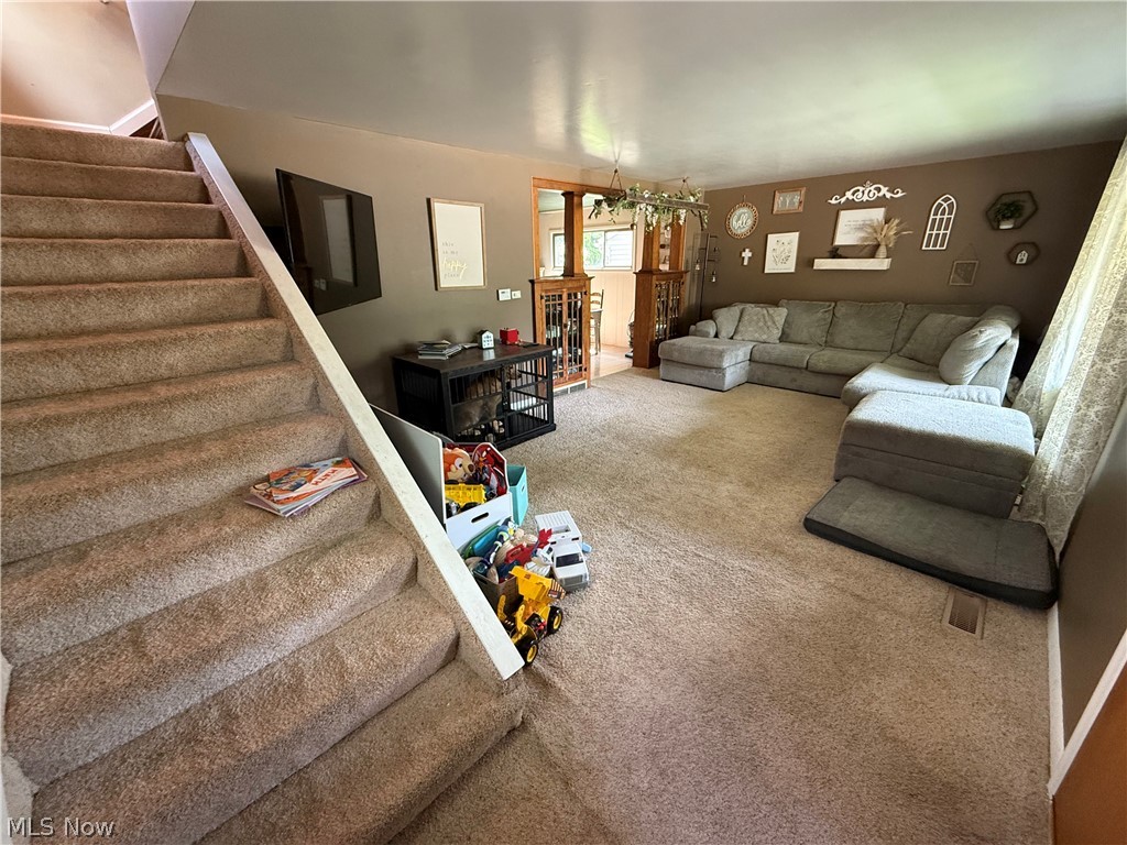 1033 Eastport Avenue Uhrichsville OH 44683