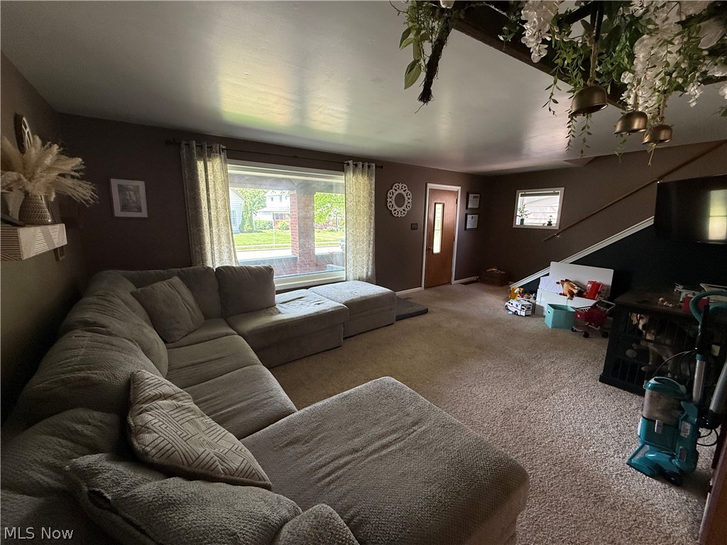 1033 Eastport Avenue Uhrichsville OH 44683