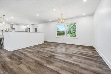 2195 Yorktown Street NW Uniontown OH 44685