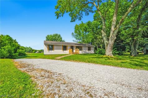 2195 Yorktown Street NW Uniontown OH 44685