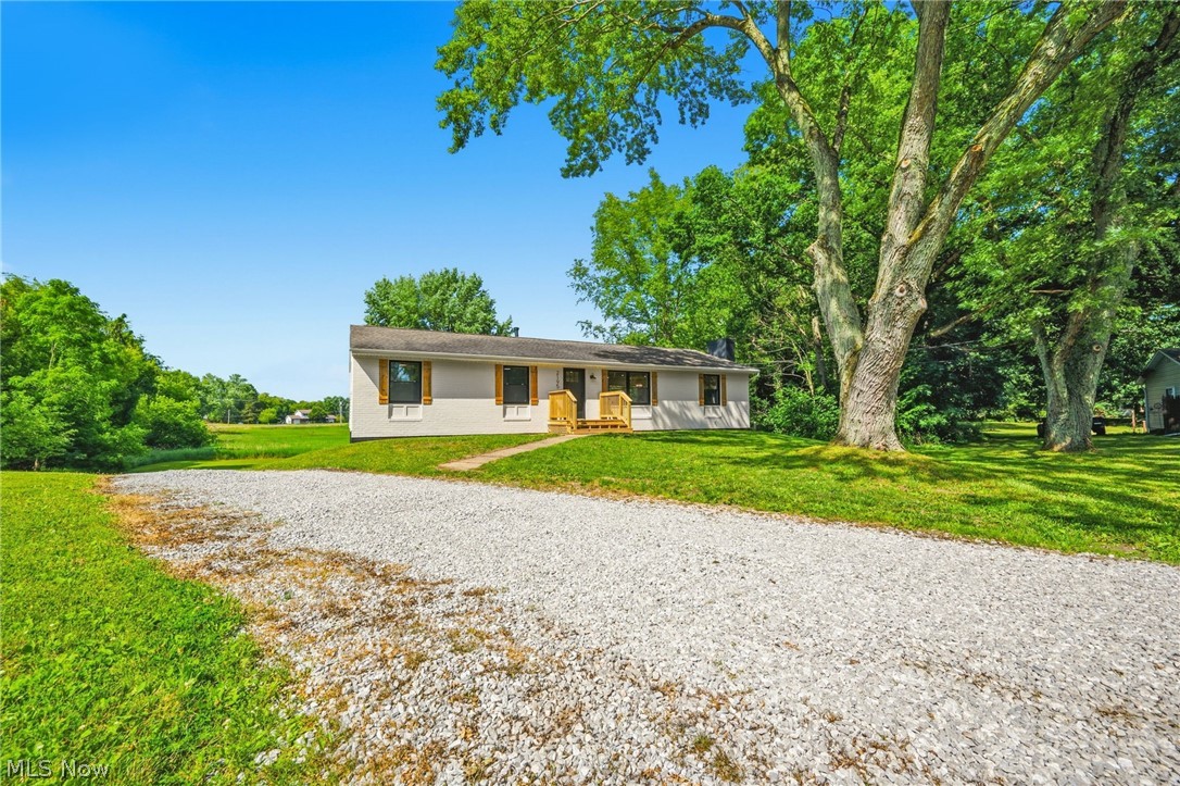 2195 Yorktown Street NW Uniontown OH 44685