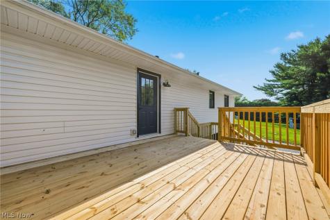 2195 Yorktown Street NW Uniontown OH 44685