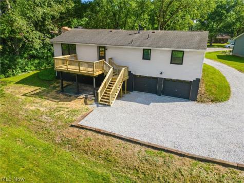 2195 Yorktown Street NW Uniontown OH 44685