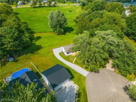 2195 Yorktown Street NW Uniontown OH 44685