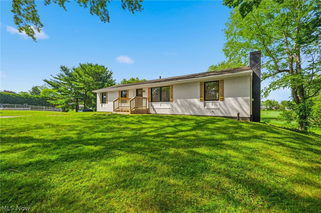 2195 Yorktown Street NW Uniontown OH 44685