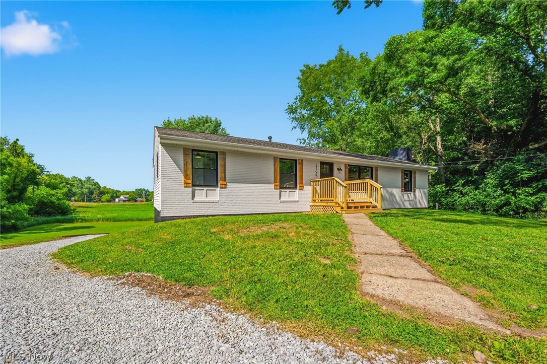 2195 Yorktown Street NW Uniontown OH 44685