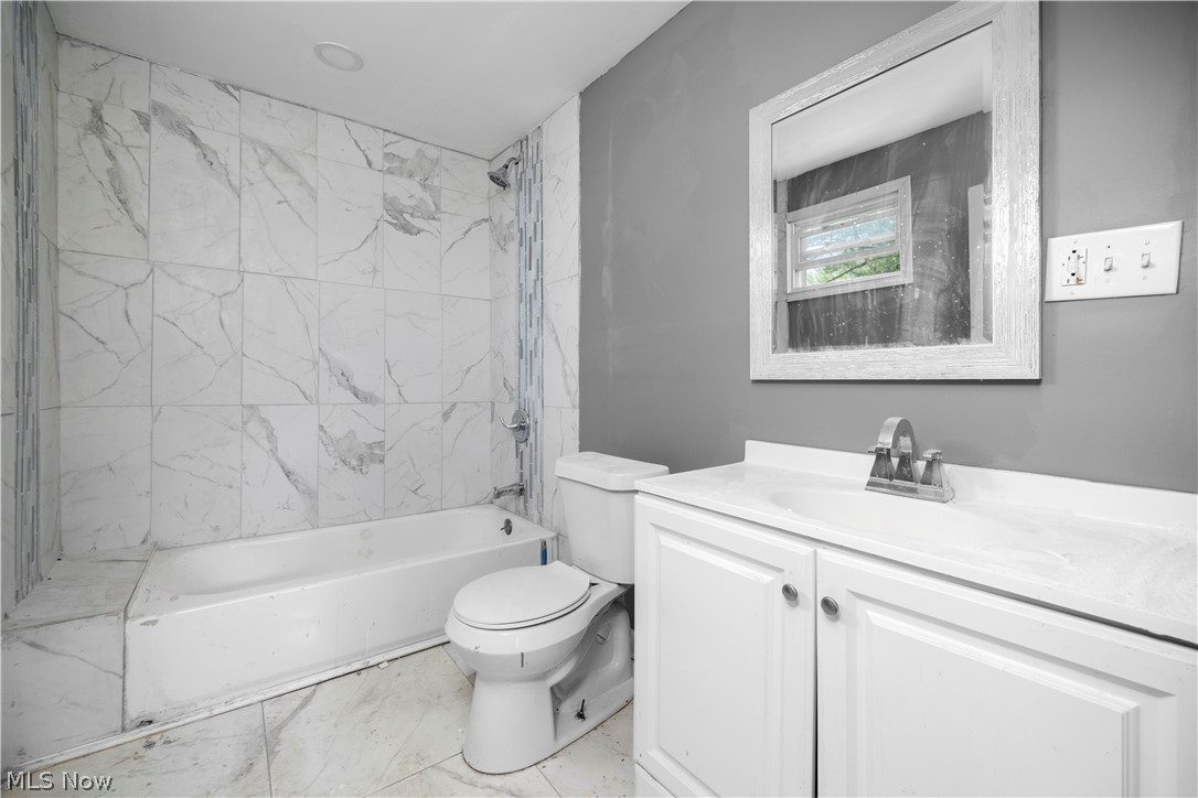 2922 Cory Avenue Akron OH 44314
