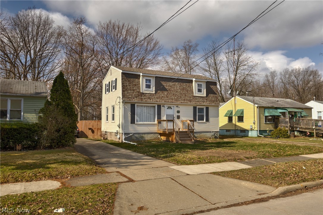 1935 Northfield Avenue NW Warren OH 44485
