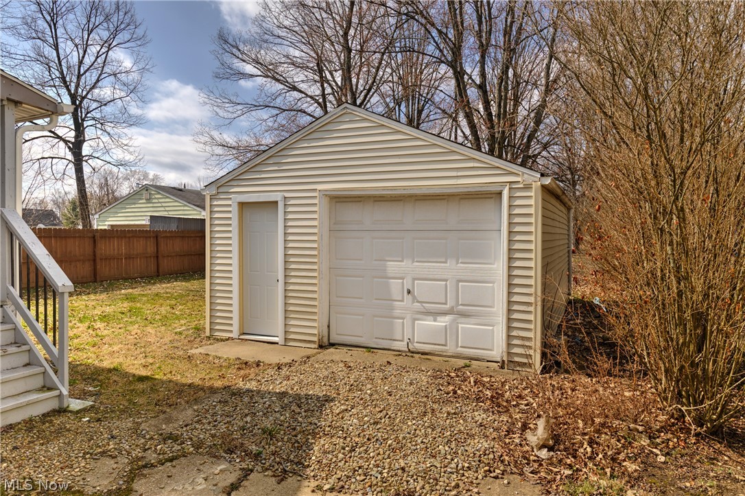 1935 Northfield Avenue NW Warren OH 44485