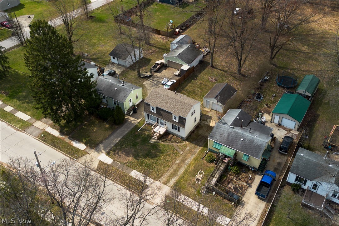 1935 Northfield Avenue NW Warren OH 44485