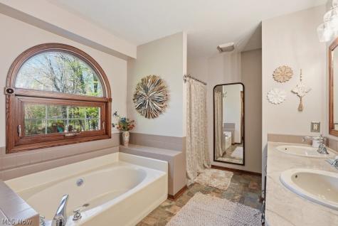 3606 Avanti Lane Uniontown OH 44685