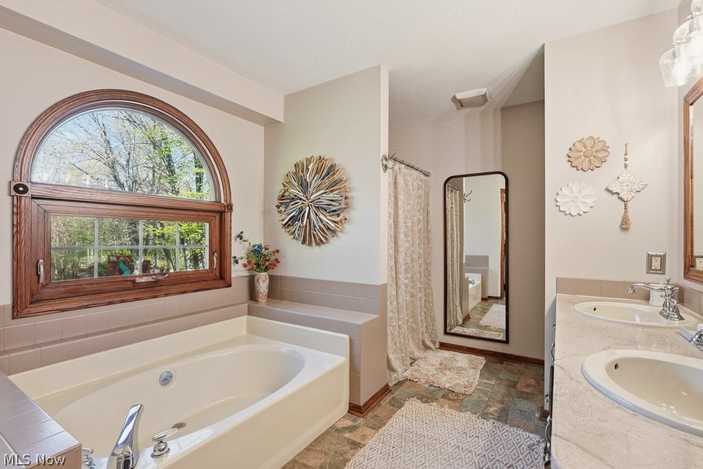 3606 Avanti Lane Uniontown OH 44685
