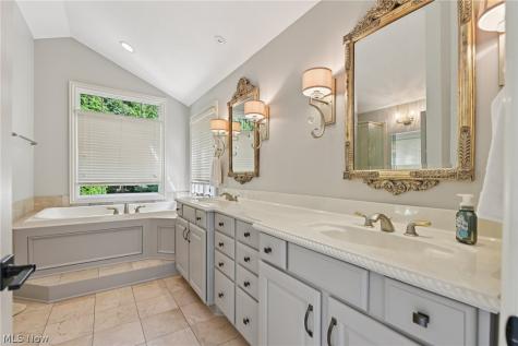 1185 Kings Ridge Wadsworth OH 44281