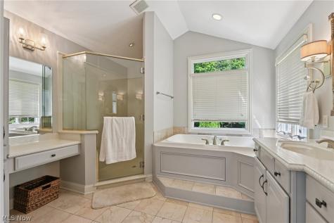 1185 Kings Ridge Wadsworth OH 44281